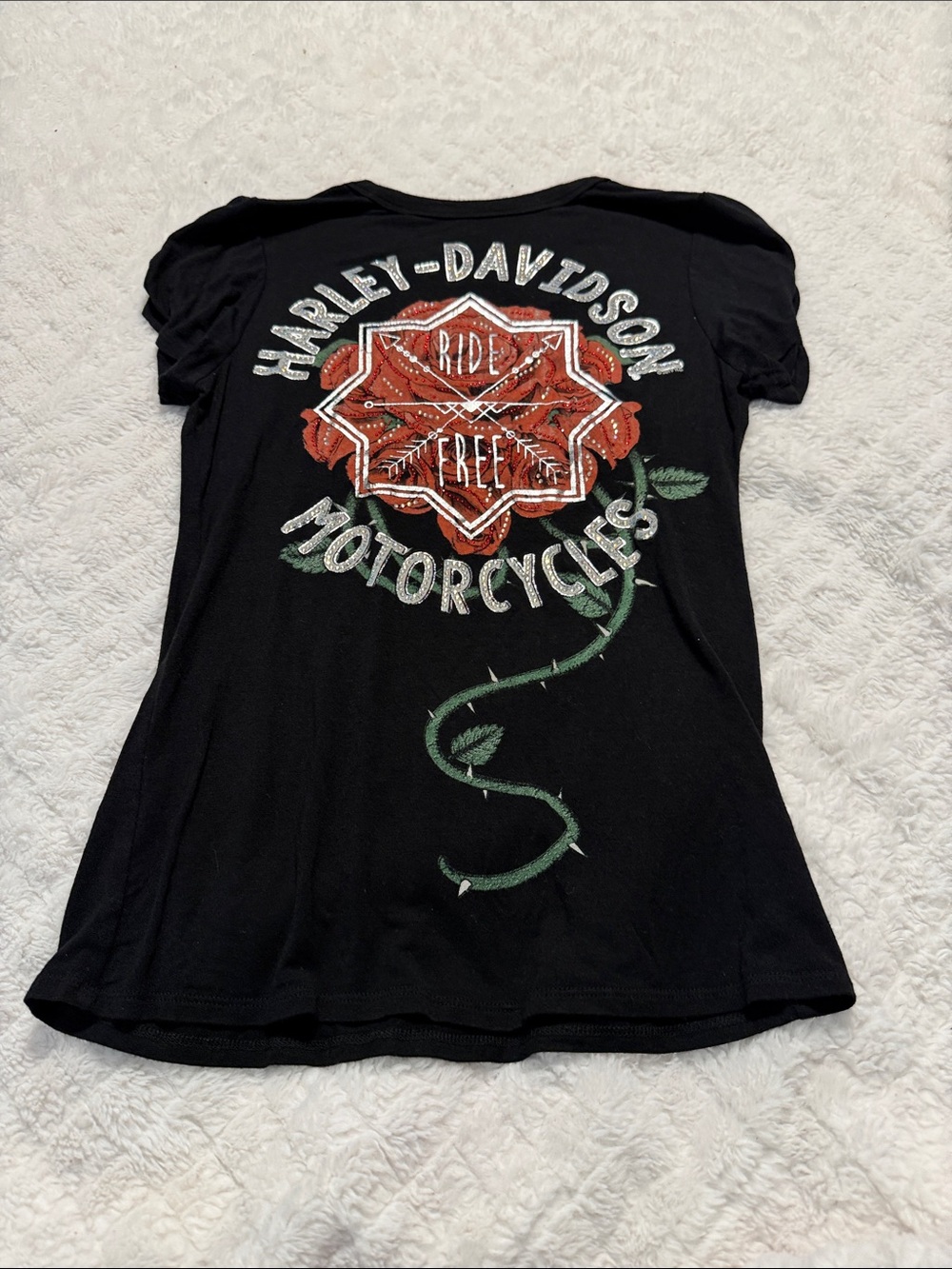 Harley-Davidson Black Tee with Red Rose Graphic